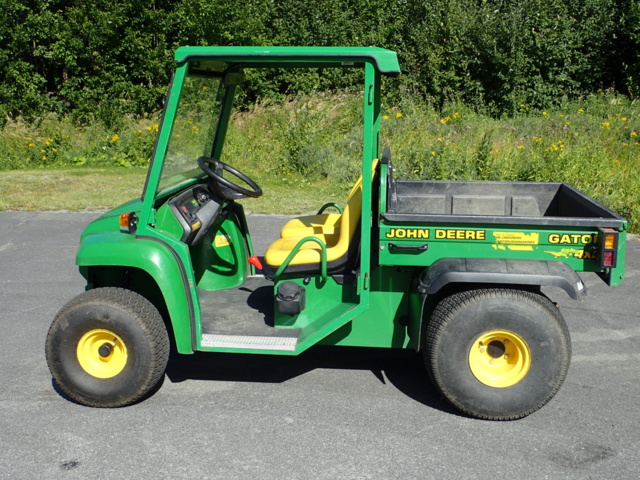 861848-8 John Deere Gator 4x2 2004