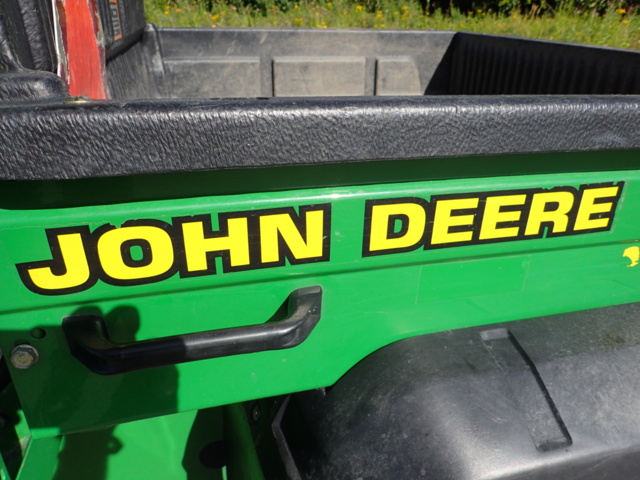 861848-11 John Deere Gator 4x2 2004
