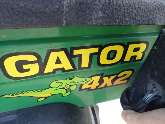 861848-12 John Deere Gator 4x2 2004