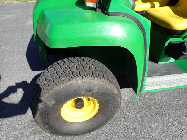 861848-19 John Deere Gator 4x2 2004