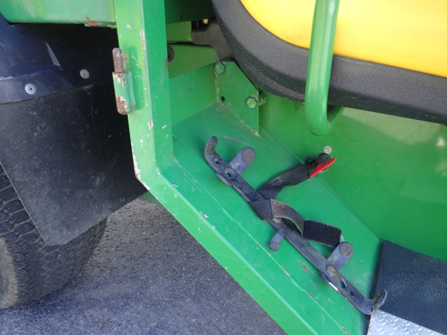 861848-34 John Deere Gator 4x2 2004