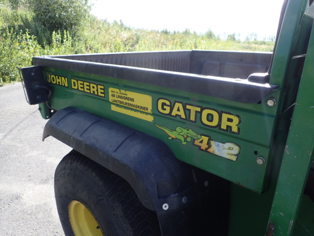 861848-35 John Deere Gator 4x2 2004