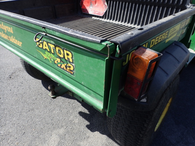 861848-39 John Deere Gator 4x2 2004