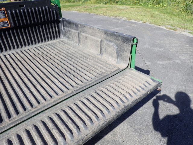 861848-44 John Deere Gator 4x2 2004