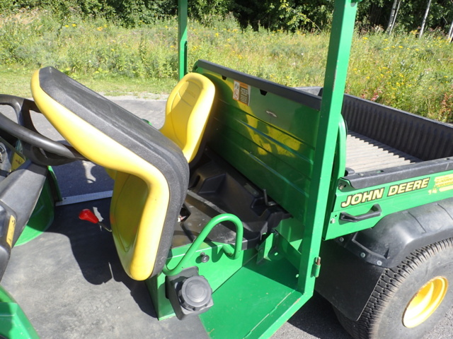 861848-47 John Deere Gator 4x2 2004