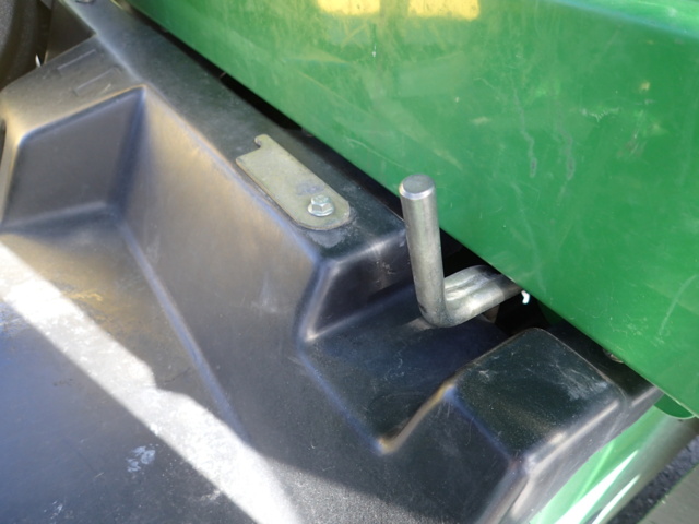 861848-48 John Deere Gator 4x2 2004