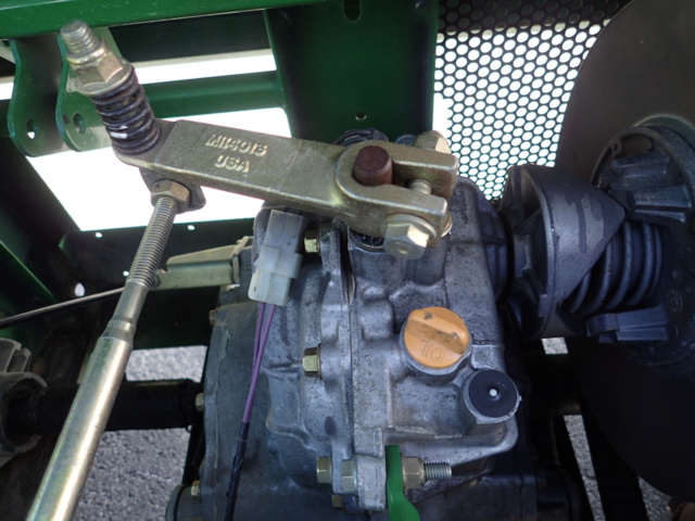 861848-52 John Deere Gator 4x2 2004