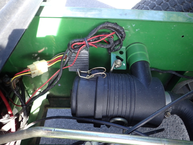 861848-56 John Deere Gator 4x2 2004