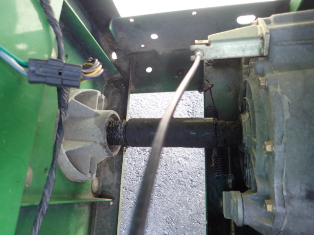 861848-57 John Deere Gator 4x2 2004