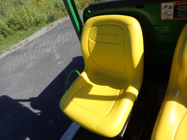 861848-64 John Deere Gator 4x2 2004