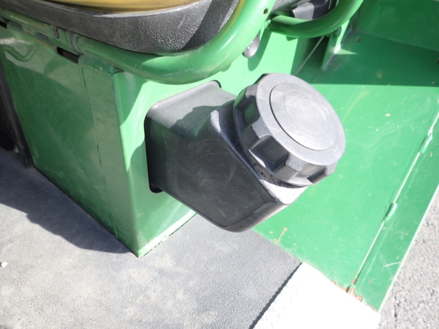 861848-65 John Deere Gator 4x2 2004