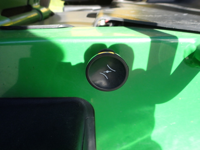 861848-66 John Deere Gator 4x2 2004