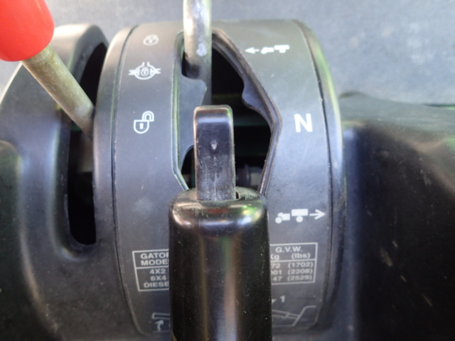 861848-77 John Deere Gator 4x2 2004