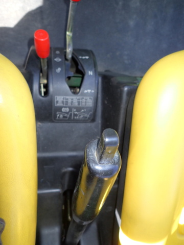 861848-79 John Deere Gator 4x2 2004