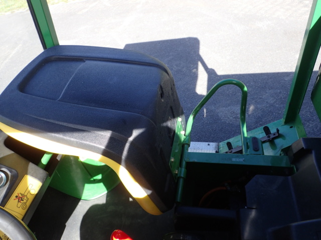 861848-82 John Deere Gator 4x2 2004