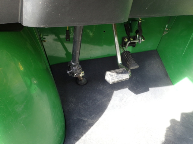 861848-86 John Deere Gator 4x2 2004