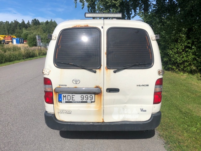 930355-8 Toyota HiAce 2.5 4WD -2011