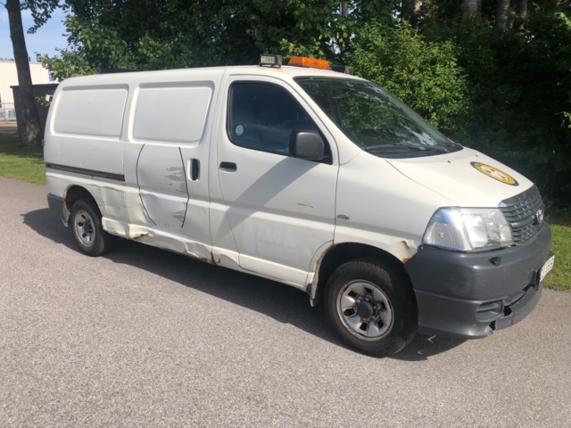 930355-4 Toyota HiAce 2.5 4WD -2011
