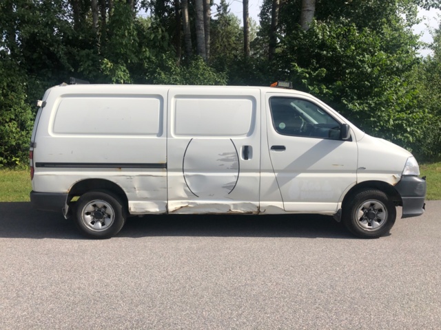 930355-5 Toyota HiAce 2.5 4WD -2011