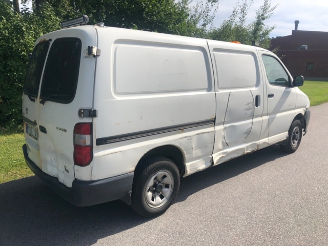 930355-6 Toyota HiAce 2.5 4WD -2011