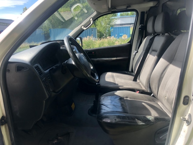 930355-19 Toyota HiAce 2.5 4WD -2011