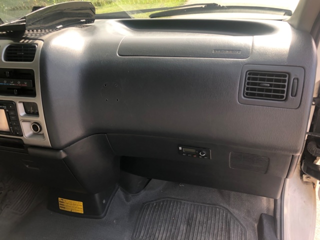 930355-15 Toyota HiAce 2.5 4WD -2011