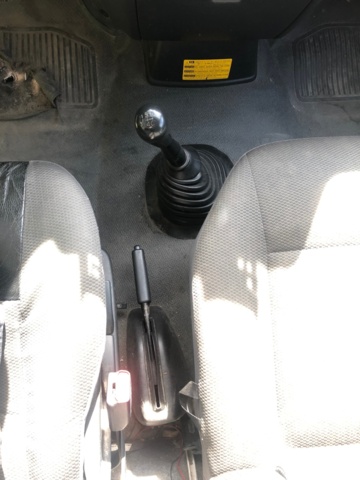 930355-17 Toyota HiAce 2.5 4WD -2011