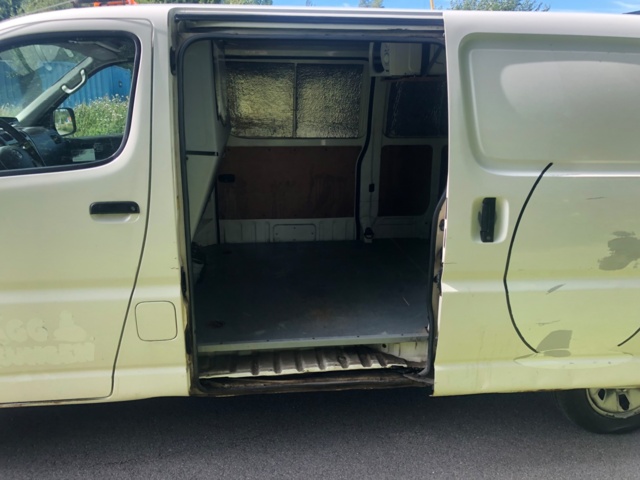 930355-27 Toyota HiAce 2.5 4WD -2011