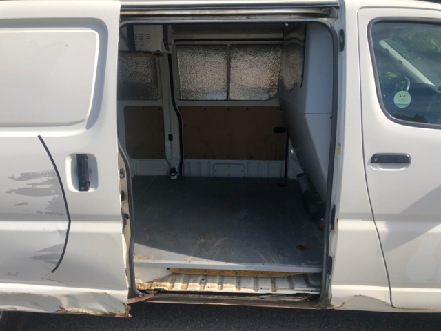 930355-28 Toyota HiAce 2.5 4WD -2011