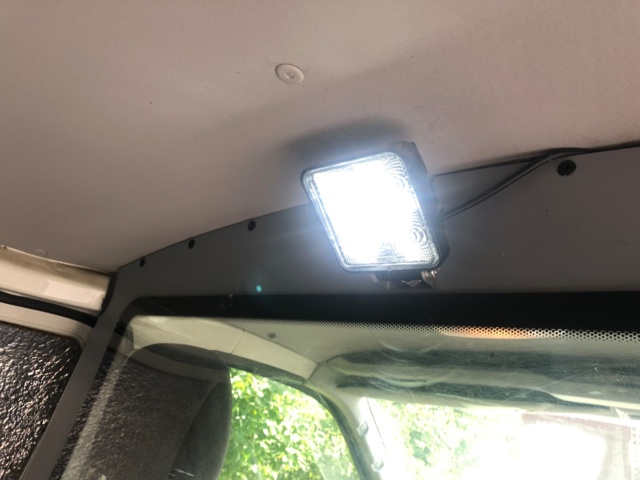 930355-31 Toyota HiAce 2.5 4WD -2011