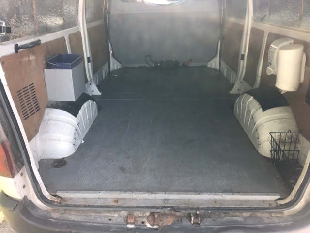 930355-32 Toyota HiAce 2.5 4WD -2011