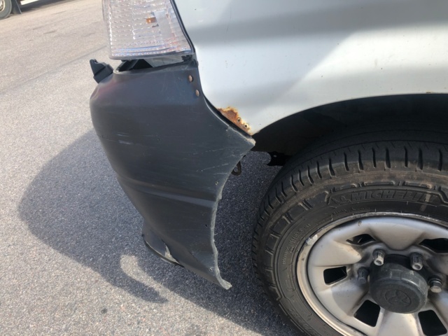 930355-52 Toyota HiAce 2.5 4WD -2011