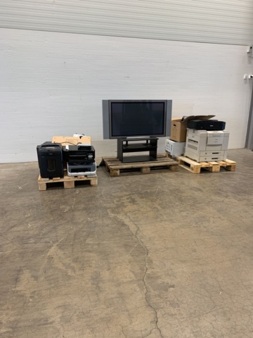 929946-1 Sortiment med diverse elektronik