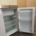 930522-7 Kitchen bench with sink cupboard and fridge-freezer