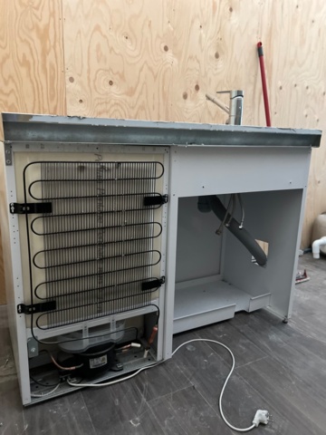 930522-8 Kitchen bench with sink cupboard and fridge-freezer