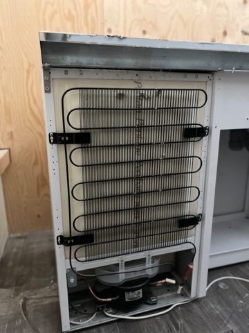 930522-9 Kitchen bench with sink cupboard and fridge-freezer