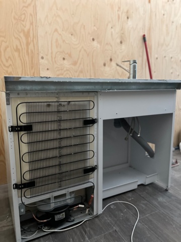 930522-10 Kitchen bench with sink cupboard and fridge-freezer