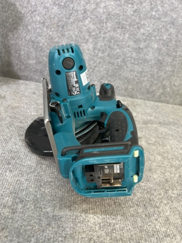 922737-4 Tool kit with various Makita tools