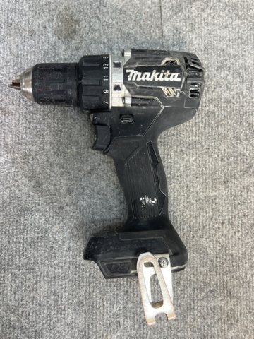 922737-9 Tool kit with various Makita tools