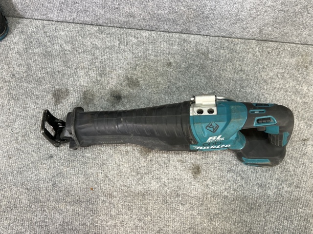 922737-12 Tool kit with various Makita tools