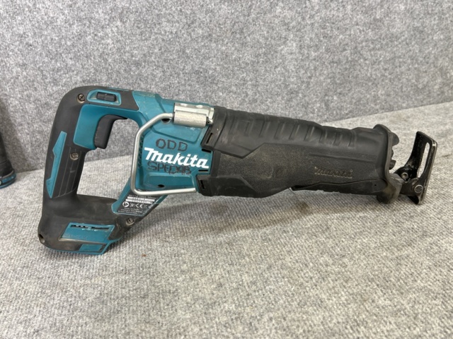 922737-13 Tool kit with various Makita tools