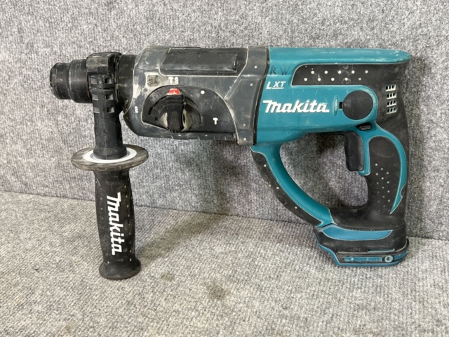 922737-15 Tool kit with various Makita tools