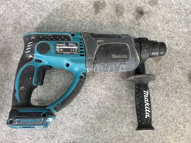 922737-16 Tool kit with various Makita tools