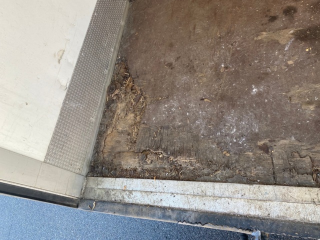 834011-25 Ford Transit T350 Chassis Cab 2.4 TDCi RWD Manual, 140hp, 2007