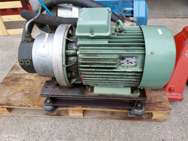 887531-4 2st Högtryckspumpar för hydraulik (pump 3-4)