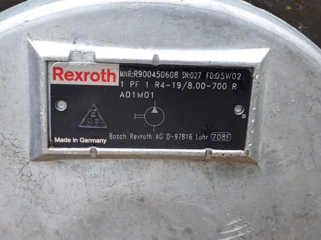 887531-6 2st Högtryckspumpar för hydraulik (pump 3-4)