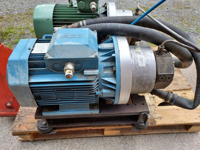 887531-7 2st Högtryckspumpar för hydraulik (pump 3-4)