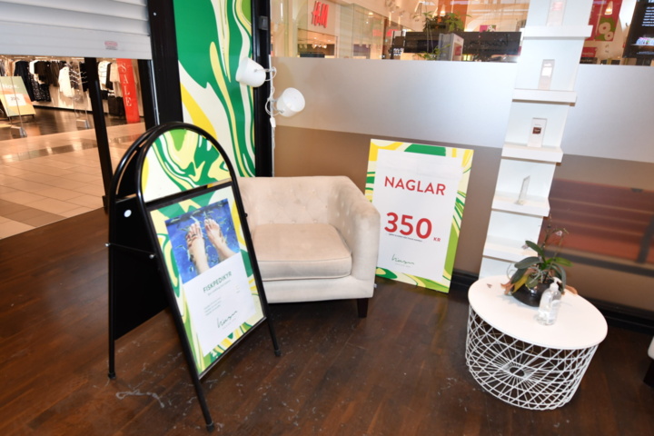 932787-2 Complete beauty salon