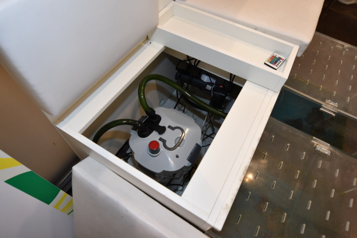 932787-6 Complete beauty salon