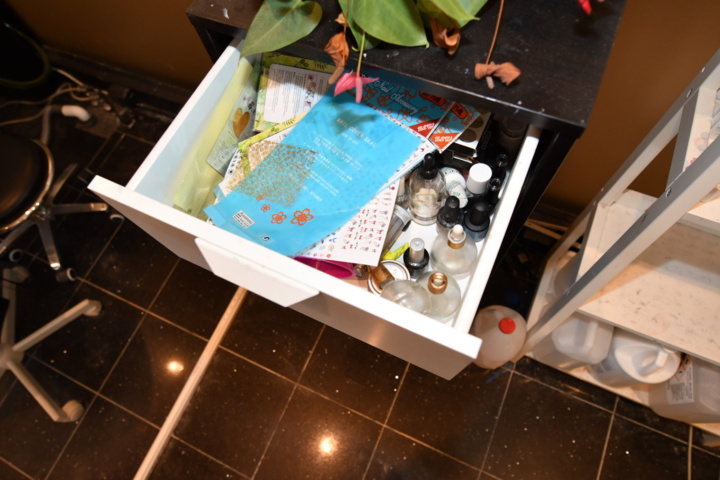 932787-21 Complete beauty salon